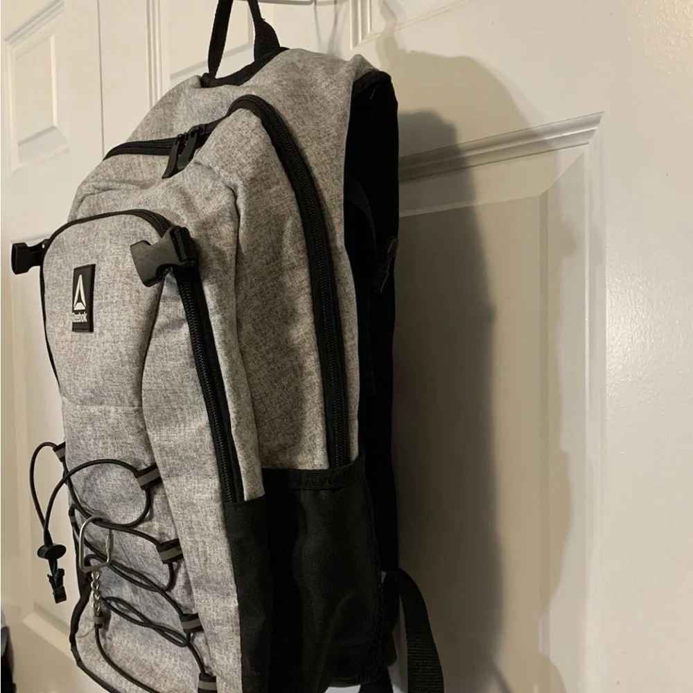 Reebok Light Gray‎ Men's Backpack 19.5” adult Roman laptop